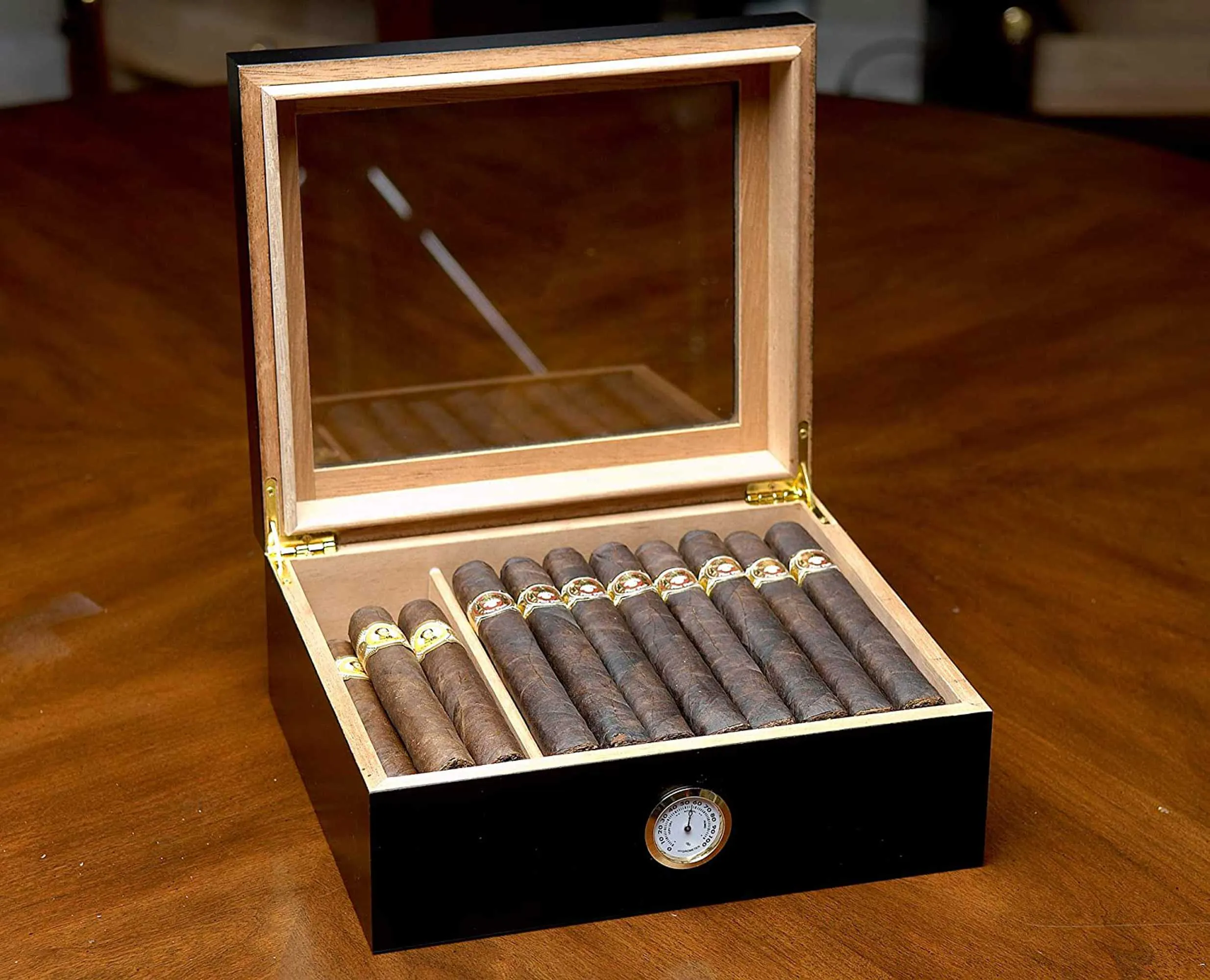 Engraved cigar box - cigar case - Personalized humidor